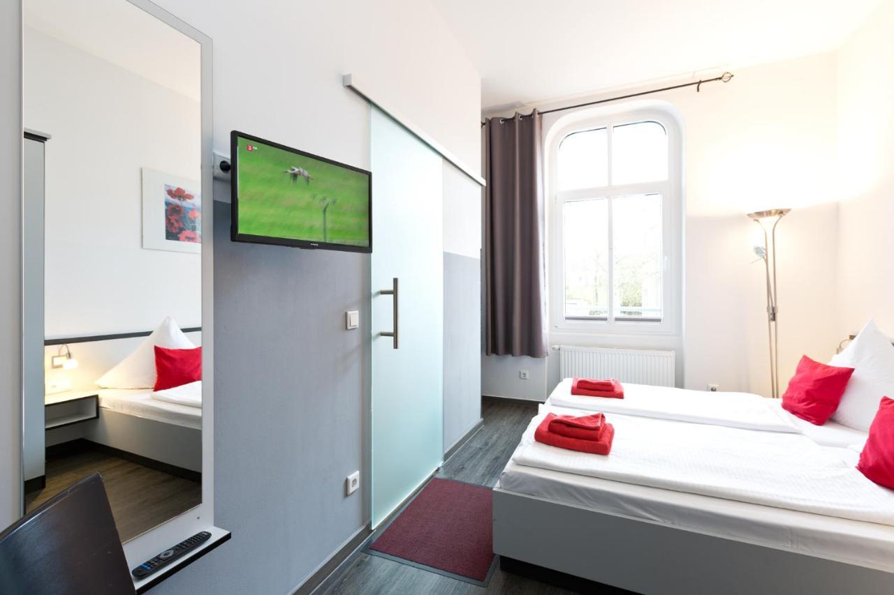 Hotel Zwischen Den Seen Waren  Exterior photo